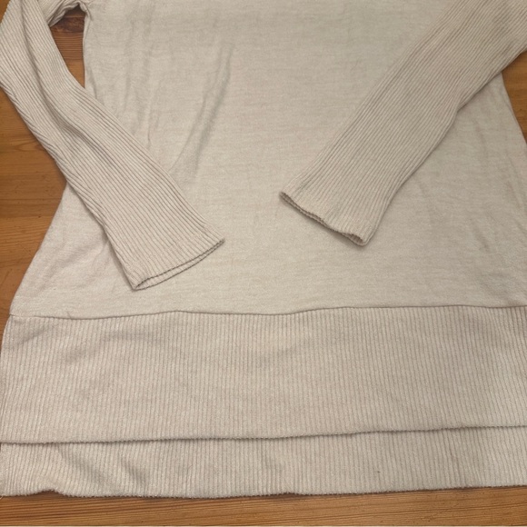 NWT GAP Elegant Cream Turtleneck Sweater - Picture 6 of 11